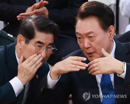 김용현 전 국방장관과 윤석열 대통령 [연합뉴스]